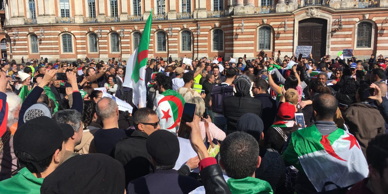 « Abdelaziz Bouteflika dehors ! Vive l’Algérie ! »