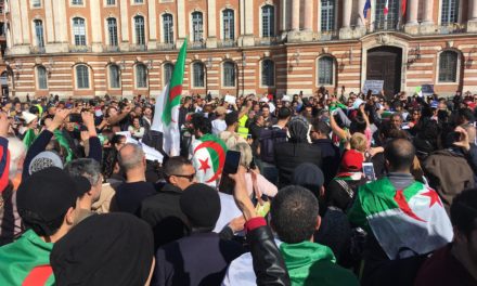 « Abdelaziz Bouteflika dehors ! Vive l’Algérie ! »