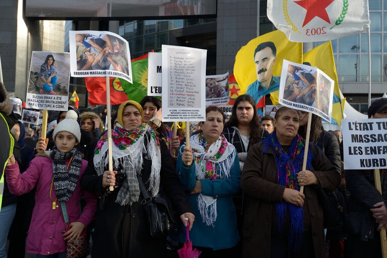 Séisme en Turquie : les Kurdes, « victimes des calculs politiques d’Erdogan » ?