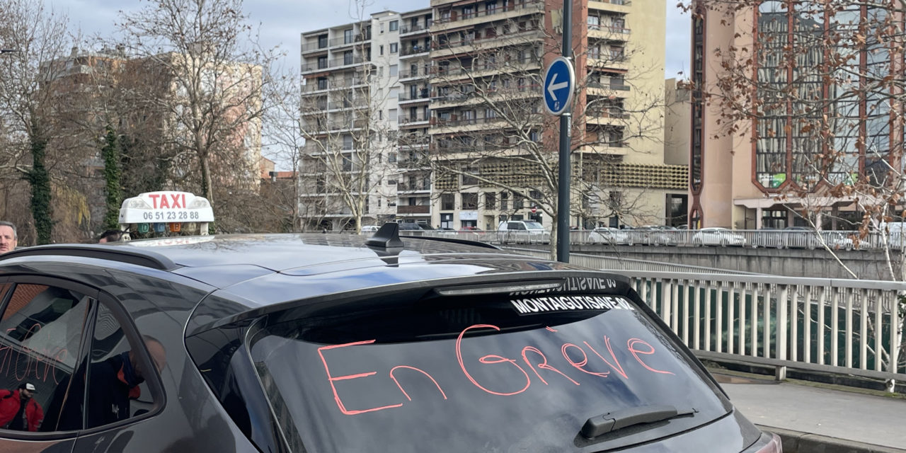 Taxis en grève : à Toulouse, les chauffeurs bloquent le centre-ville