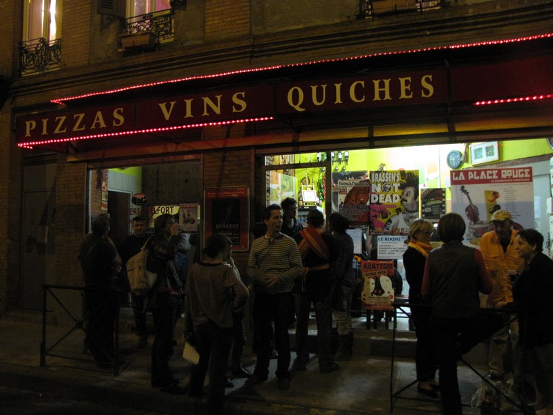 « Chez Zoubir », pizzeria culturelle et militante
