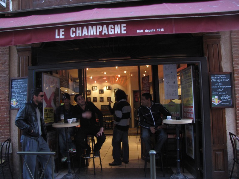 Le Champagne, un vrai bar de quartier