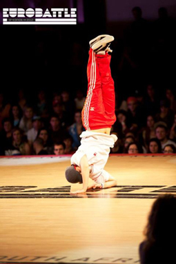 Poses complexes et souvent spectaculaires au programme du breakdance. / Photo Eurobattle