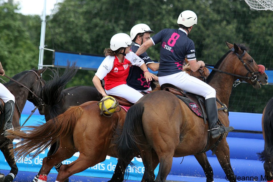 Le horse-ball, à cheval sur l’esprit d’équipe