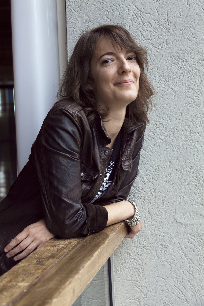 Amaelle Guiton est une journaliste indépendante, ancienne présentatrice de la matinale sur Le Mouv' - Photos ©Pierre Le Bruchec