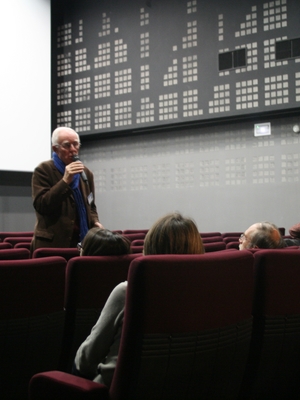 Bernard Flichy commentant à l'ABC le film 