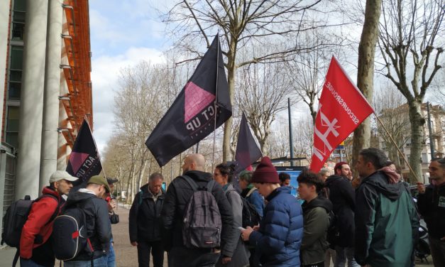 Act Up affronte la Manif pour tous au tribunal