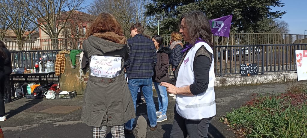 Des parents d'anciens patients du PAJA protestent contre la fermeture 