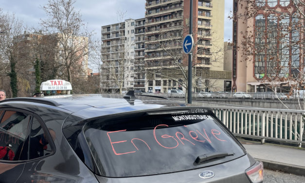 Taxis en grève : à Toulouse, les chauffeurs bloquent le centre-ville