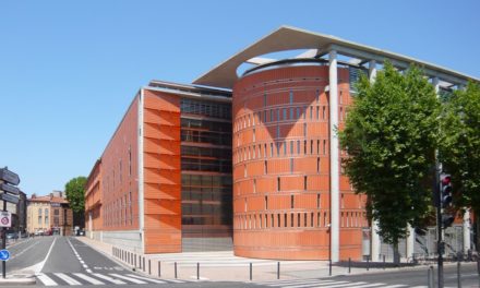 Coup de couteau, violences et outrage à agent : seize mois de prison pour le prévenu