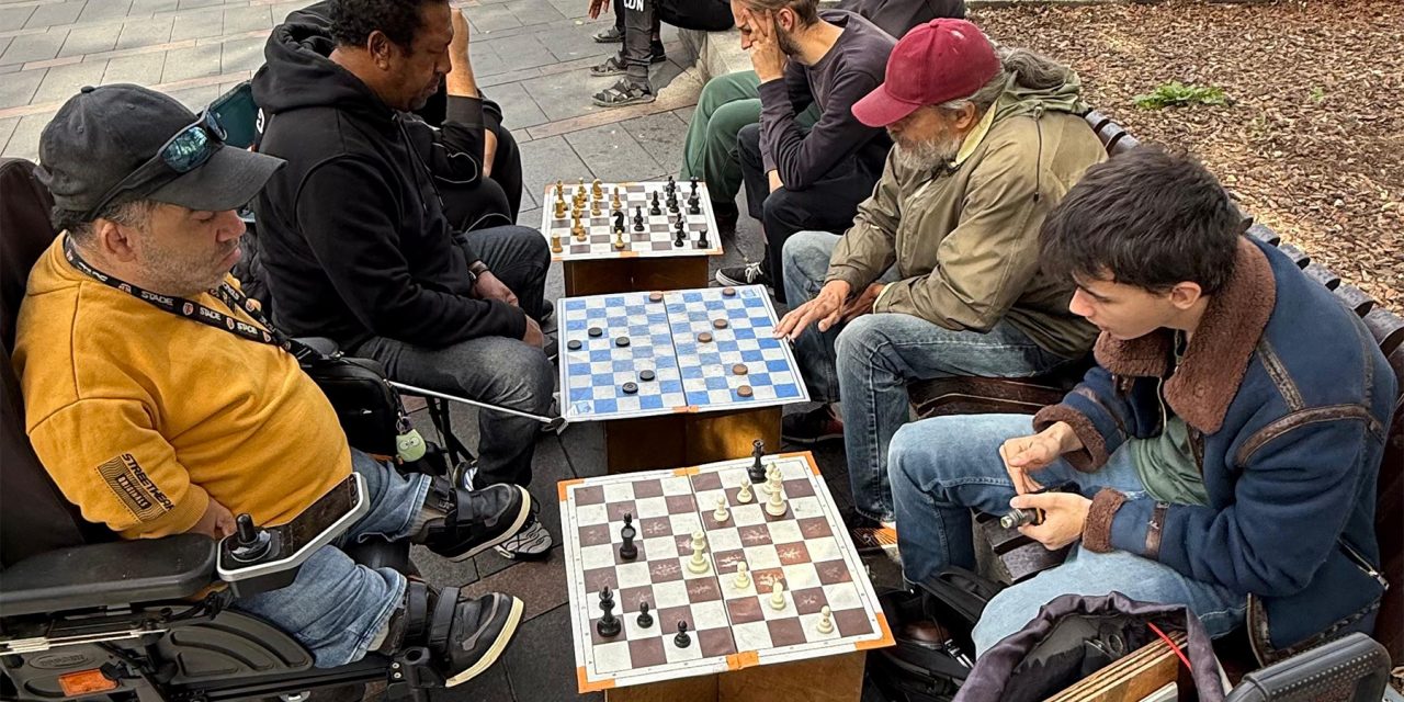 Au cœur de Toulouse, les échecs de rue rassemblent les habitants