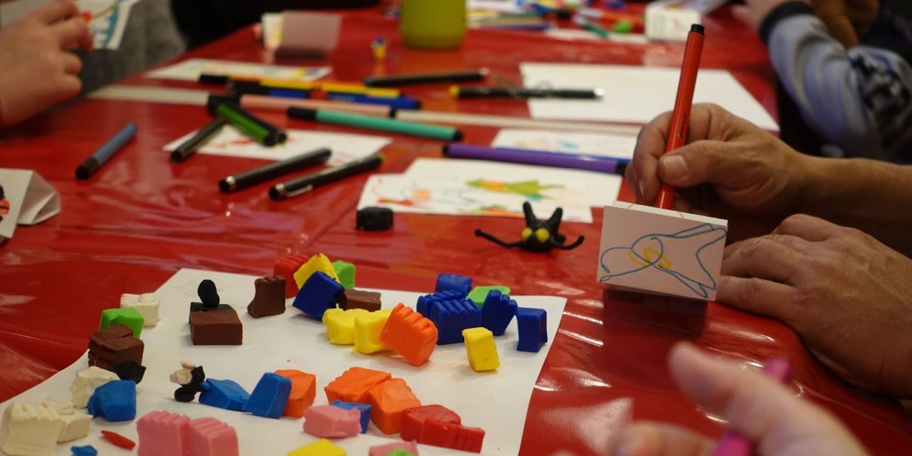Au cœur du contre-festival d’Angoulême, un atelier plein d&rsquo;imagination pour parents et enfants toulousains