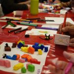 Au cœur du contre-festival d’Angoulême, un atelier plein d&rsquo;imagination pour parents et enfants toulousains