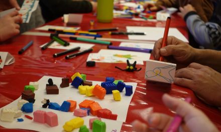 Au cœur du contre-festival d’Angoulême, un atelier plein d&rsquo;imagination pour parents et enfants toulousains