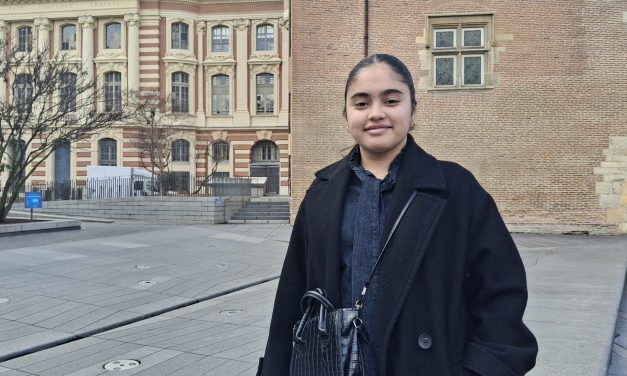 « Je vis un rêve éveillé » : à Toulouse, Ikram Tigha,19 ans, vise le Capitole aux côtés de François Piquemal